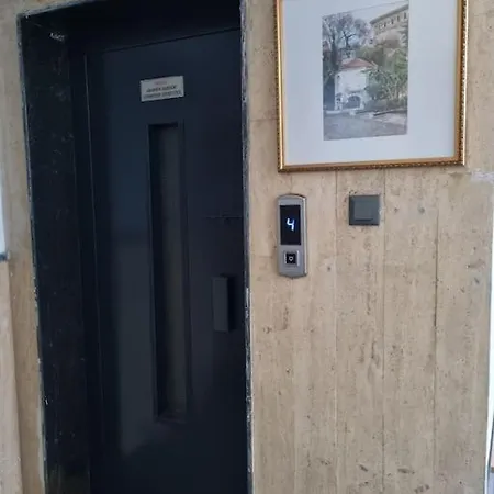 Royal Homes 404 호텔 *